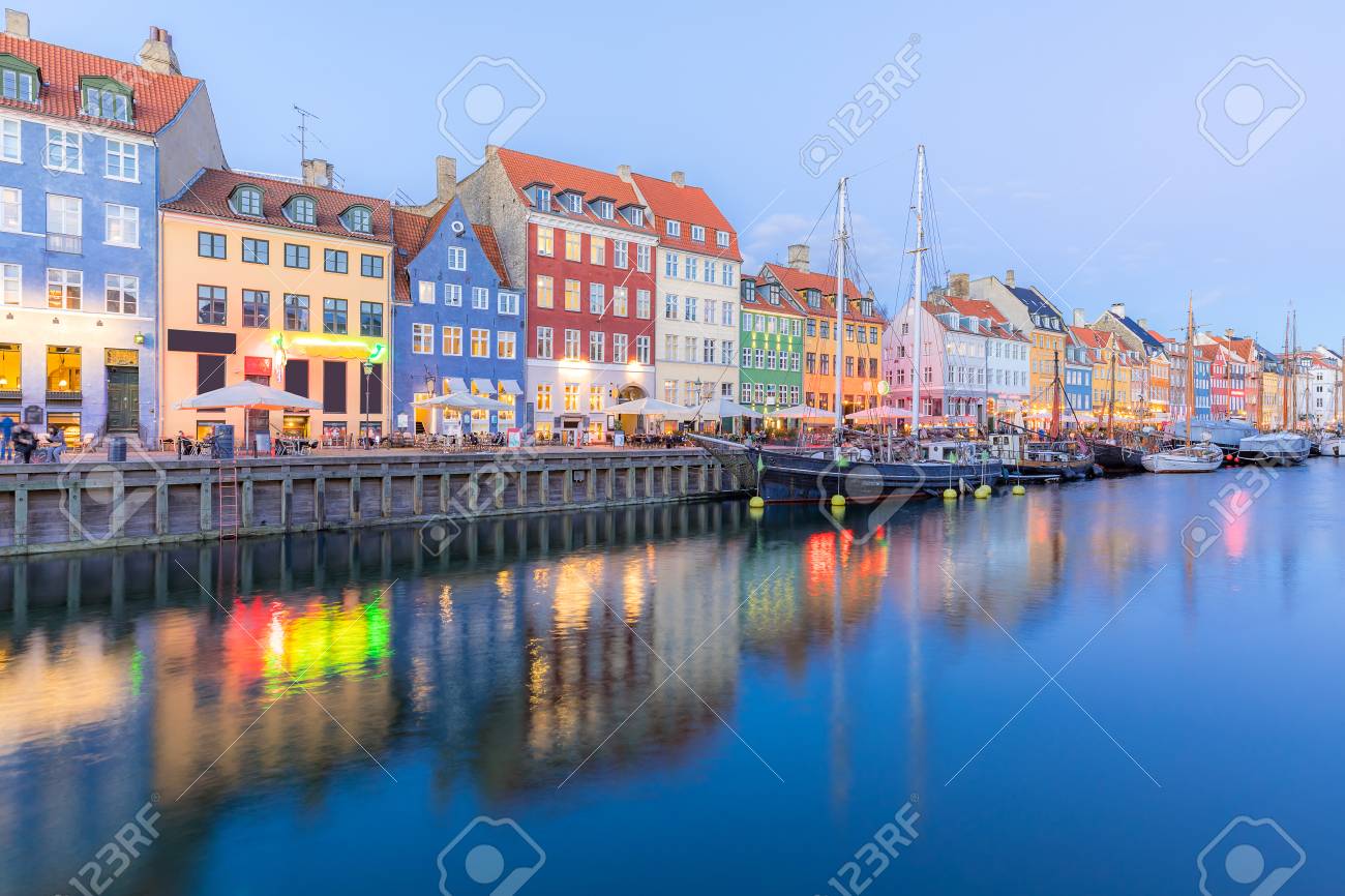 Kopenhagen Nyhavn Neuer Hafen Von Kopenhagen Nachts In Danemark Lizenzfreie Fotos Bilder Und Stock Fotografie Image