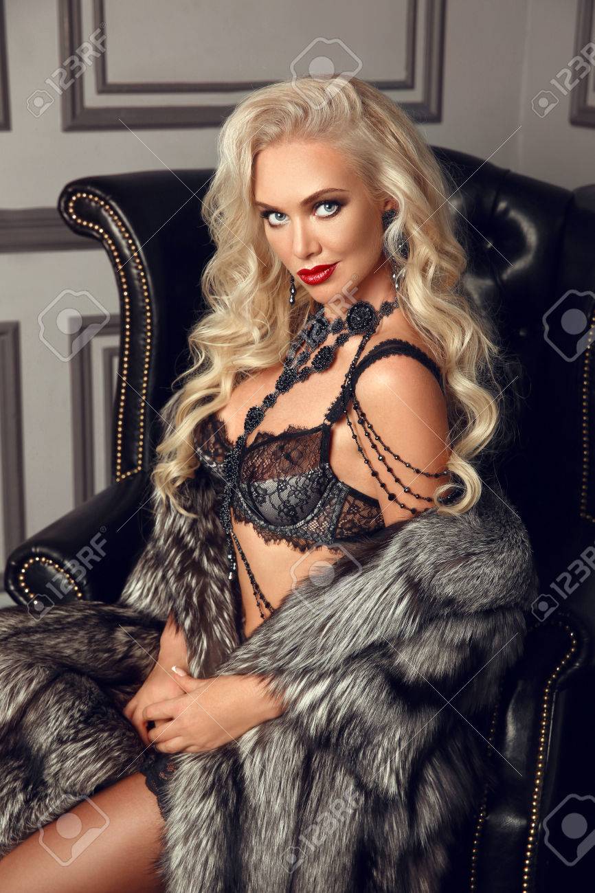 Horny erotic milf pics Midget strippers kansas