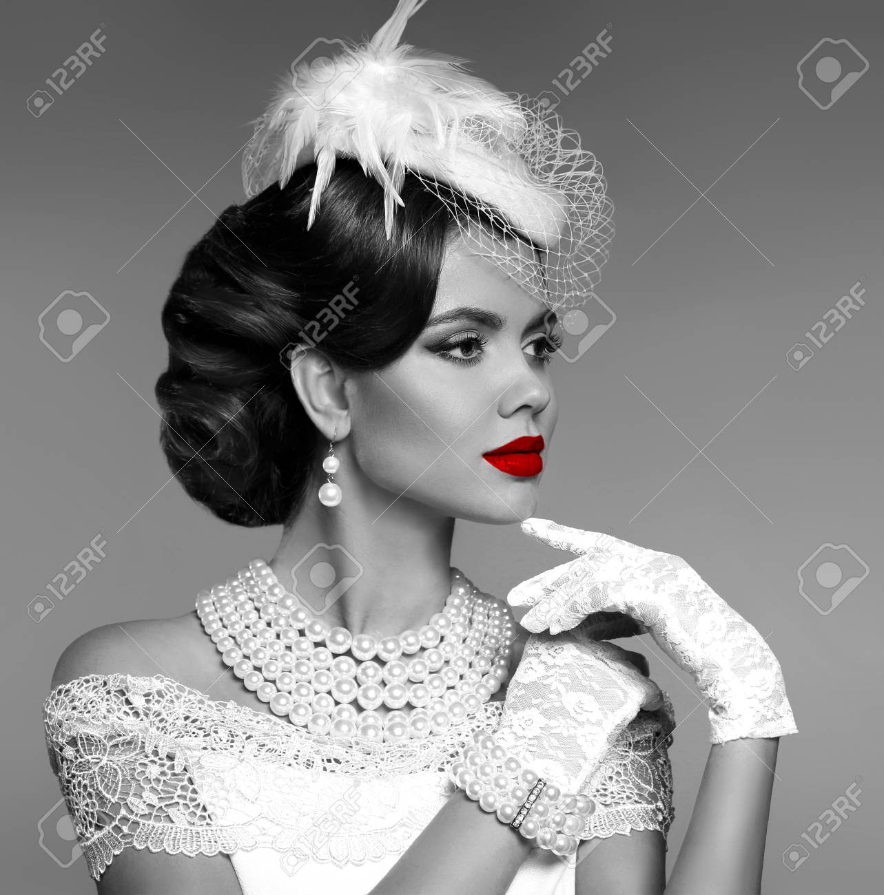 affiche portrait de femme vintage bijoux affiche portrait de femme vintage bijoux