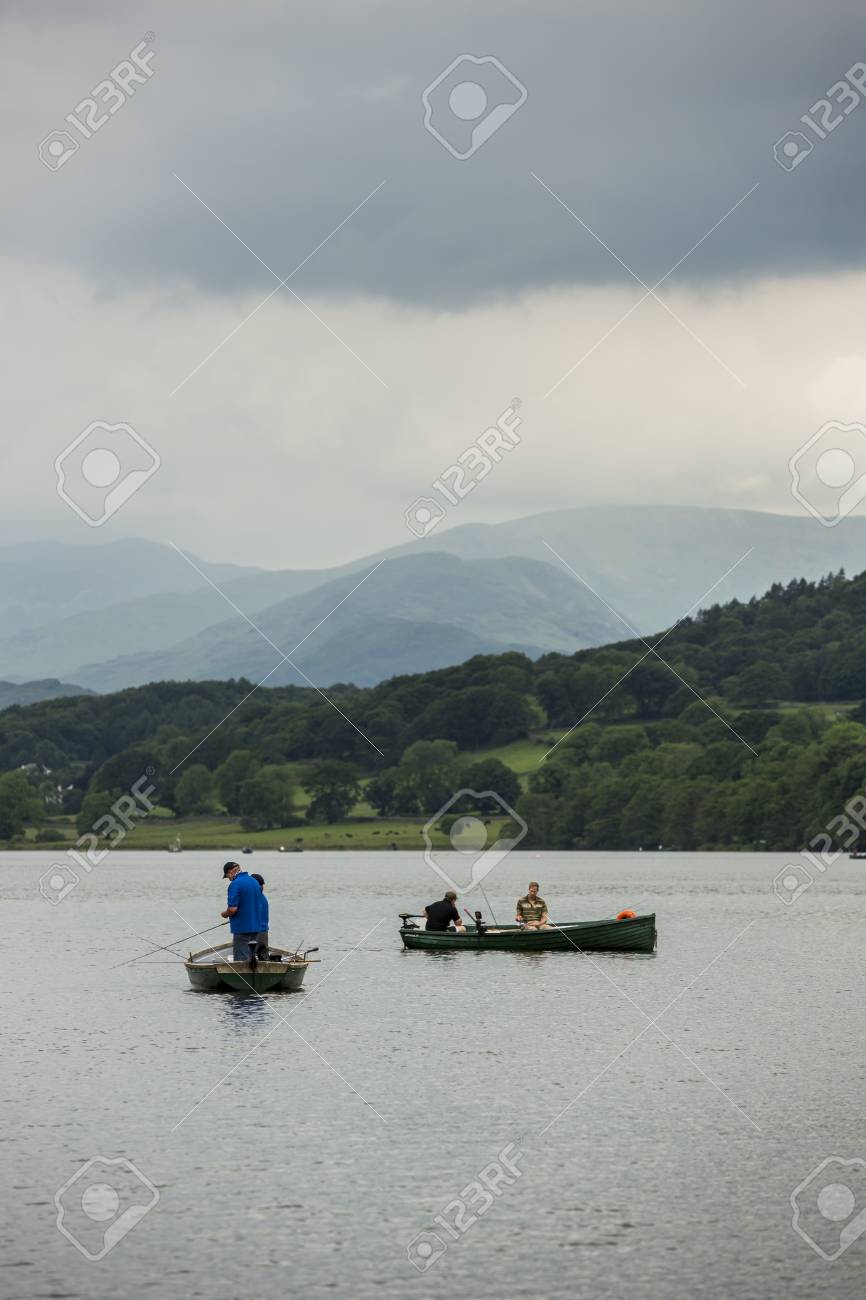 ウィンダミア イギリス 14 年 6 月 14 日 イングランドのウィンダミア湖水地方 ウィンダミアでのウィンダミア湖の 6 月 14 日小型ボートはイギリス最大の自然湖 の写真素材 画像素材 Image ウィンダミア イギリス 14 年 6 月 14 日 イングランドのウィンダミア湖水地方 ウィンダミアでのウィンダミア湖の 6 月 14 日小型ボートはイギリス最大の自然湖 の写真素材 画像素材 Image