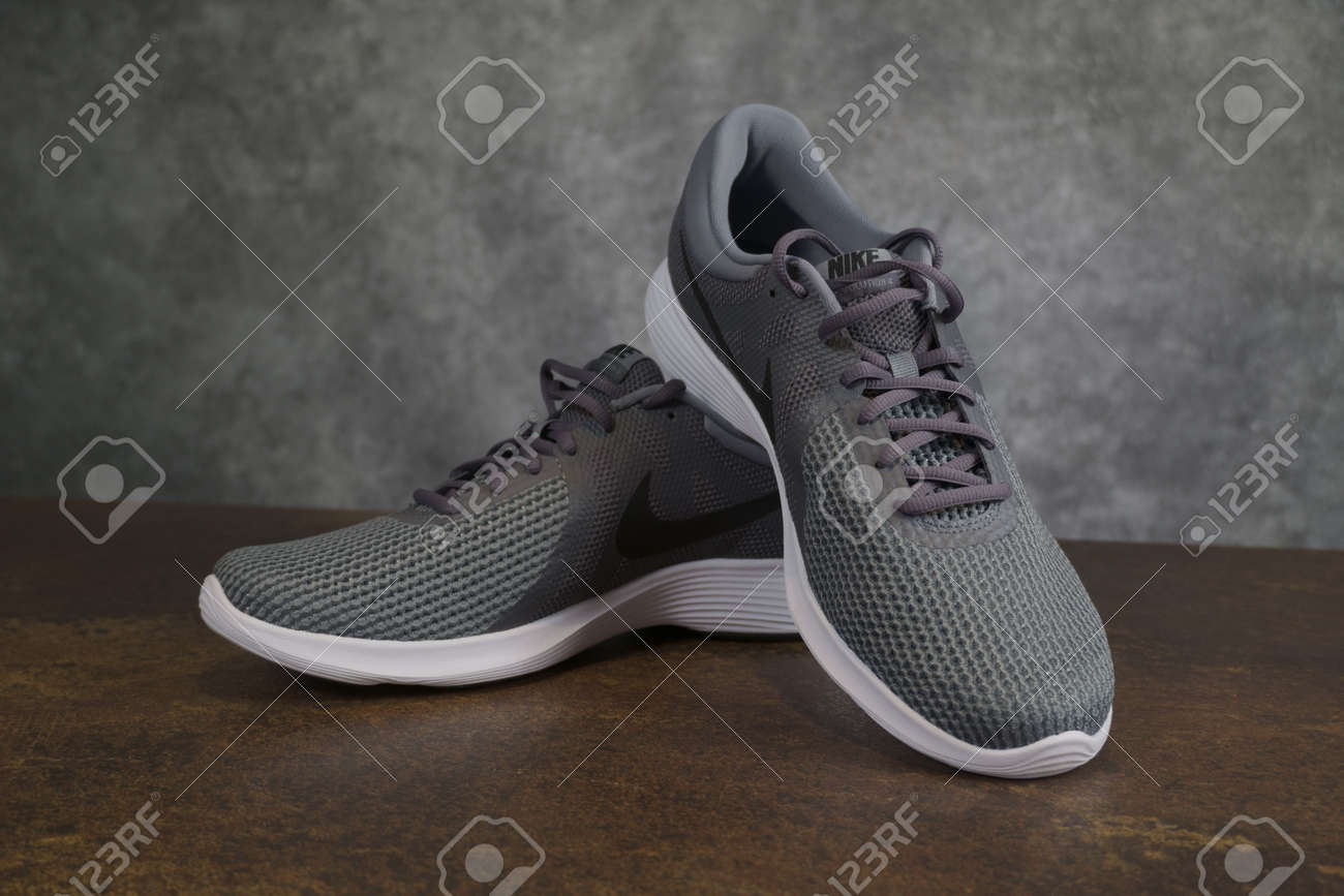 nike revolution 2019