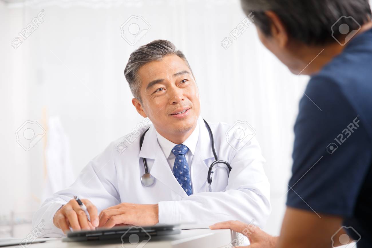 the doctor to the diagnosis and treatment in patients ロイヤリティー
