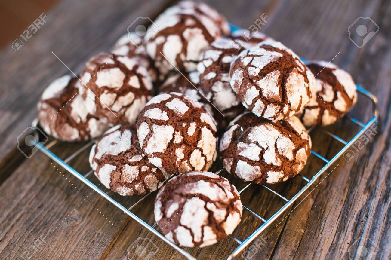 チョコレート クッキー 粉砂糖でチョコレート クッキー の写真素材 画像素材 Image チョコレート クッキー 粉砂糖でチョコレート クッキー の写真素材 画像素材 Image