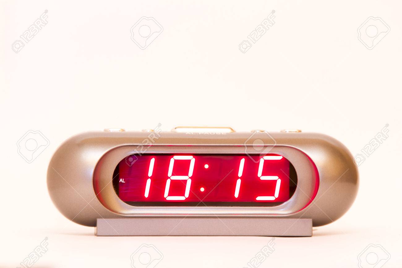 [Bild: 65738769-horloge-%C3%A9lectronique-r%C3%...-18-15.jpg]