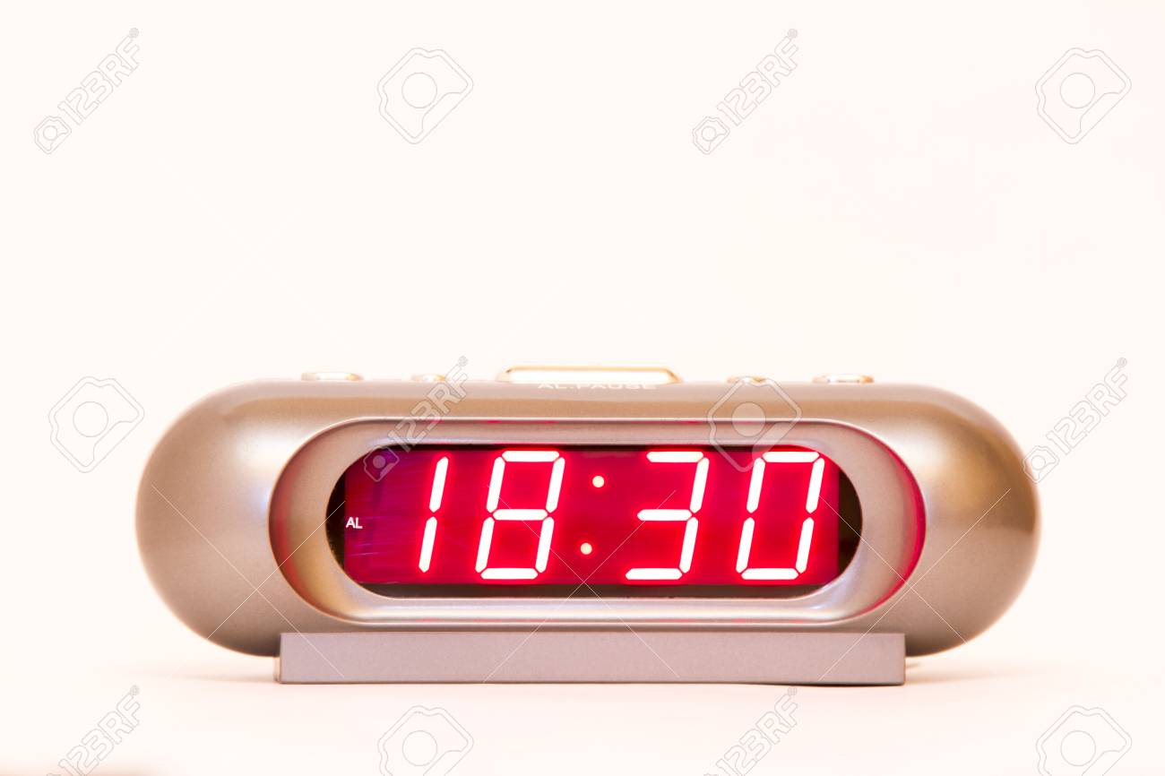Electronic Clock Alarm Clock With Red Illumination And The Time 18