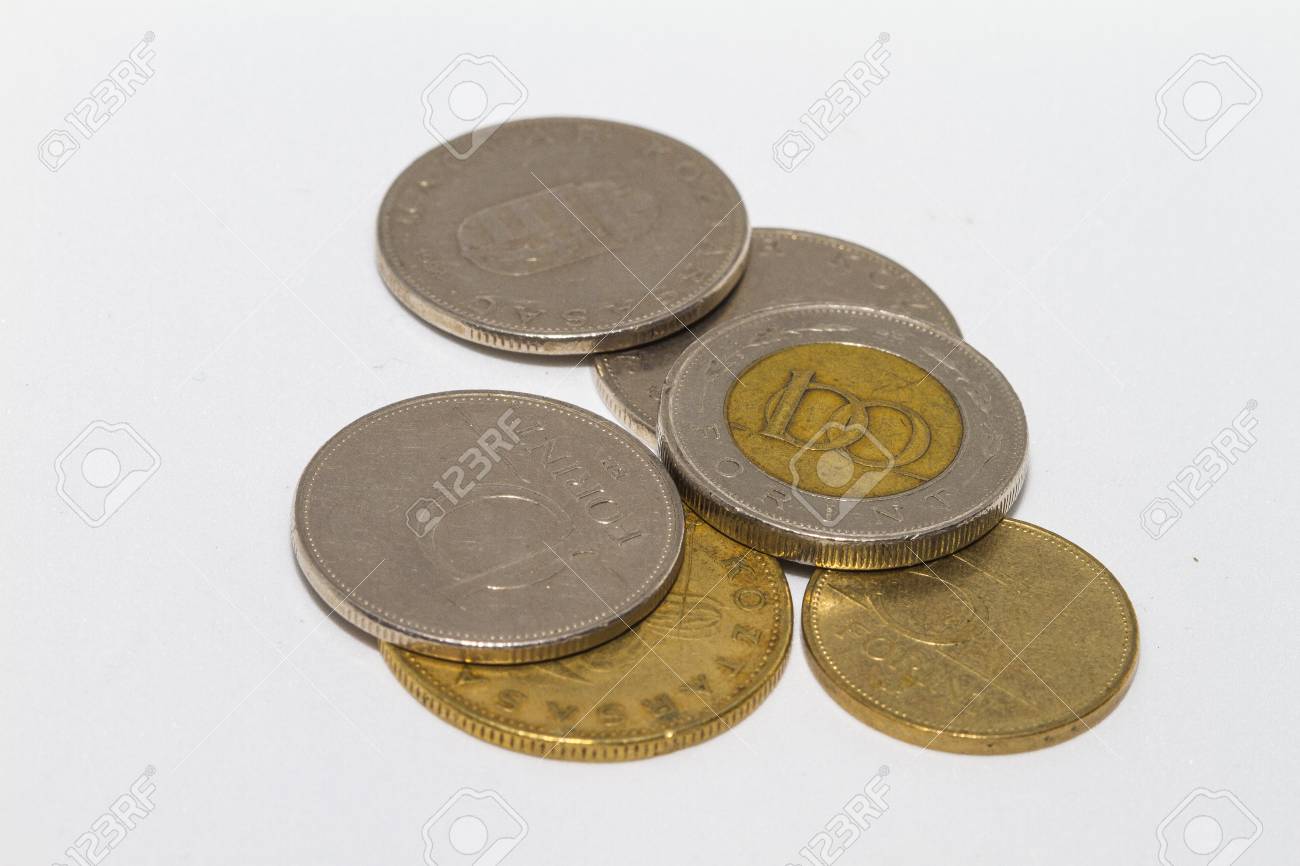 フォリント (記号: Ft; コード: HUF) はハンガリーの通貨です。孤立した白い背景にコイン。の写真素材・画像素材 Image 91832723