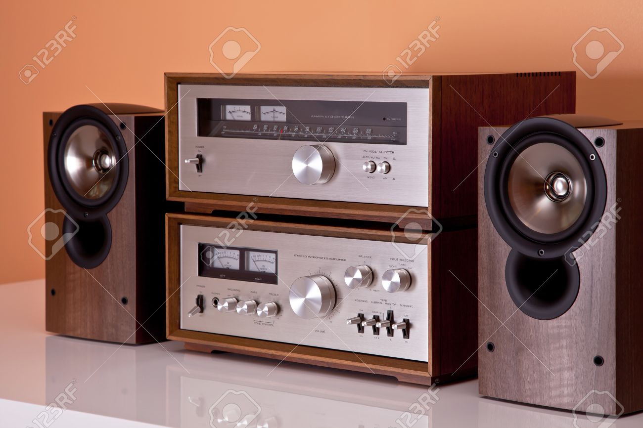 Vintage hi fi amplificatore sintonizzatore stereo e altoparlanti ... Armadio vintage