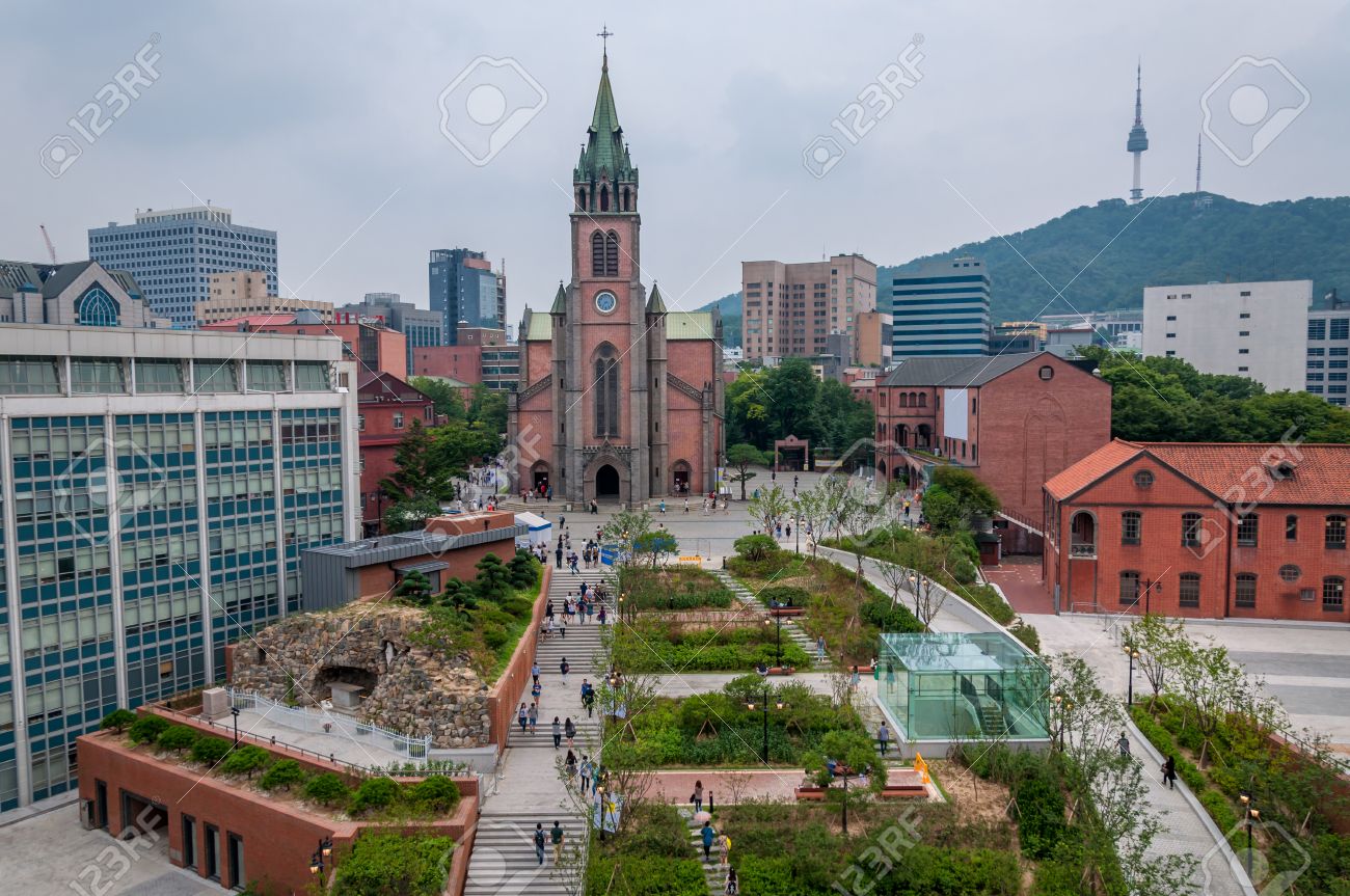 A catedral de myeongdong é uma proeminente igreja católica romana no distrito de myeongdong, em seul. - 31395331