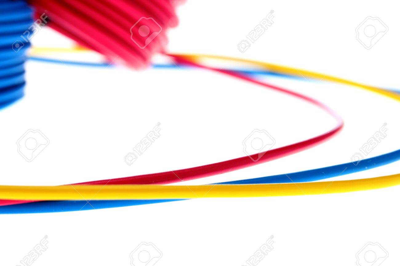 Les Fils électriques De Couleur Bleue, Rouge, Jaune Et Noire Sont ... Les Fils électriques De Couleur Bleue, Rouge, Jaune Et Noire Sont ...