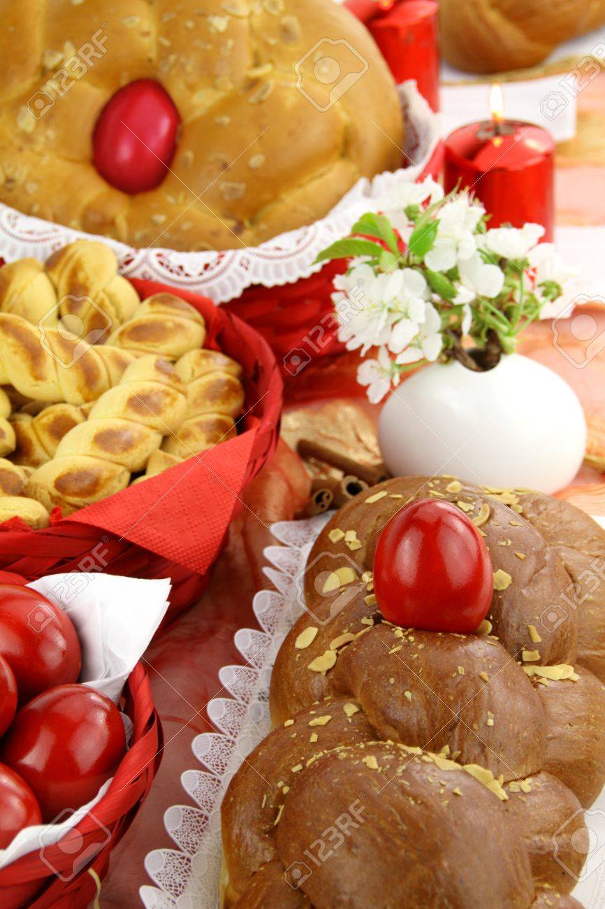 Un Pain Traditionnel Brioche Sweet Appele Tsoureki Decore Avec