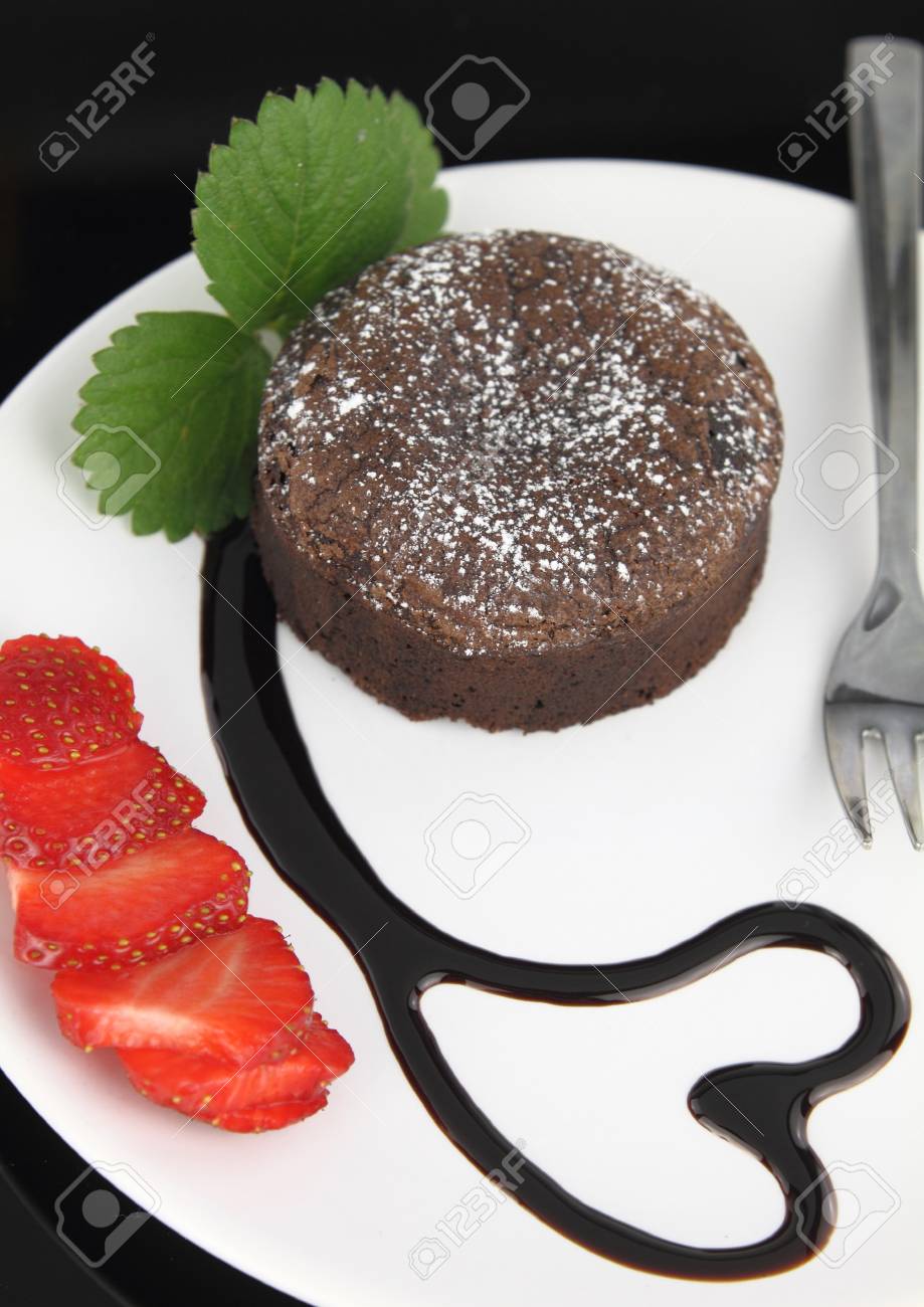 Gateau Souffle Au Chocolat Sur Une Assiette Banque D Images Et Photos Libres De Droits Image