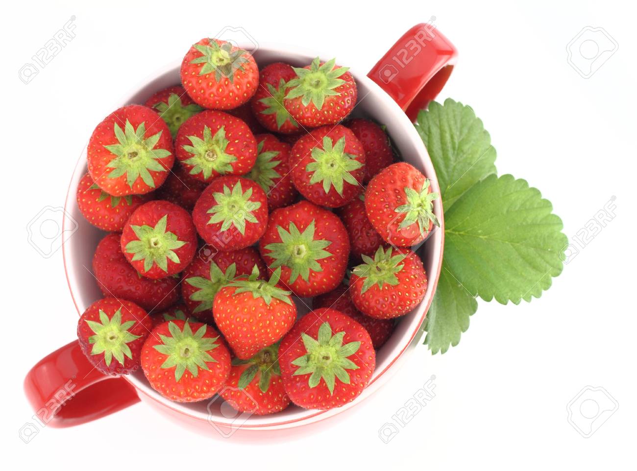 赤い瓶に 新鮮なイチゴ の写真素材 画像素材 Image
