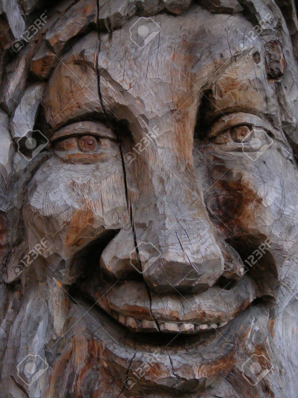 木製 彫刻 人の顔 木彫りの顔の写真素材・画像素材 Image 14176648