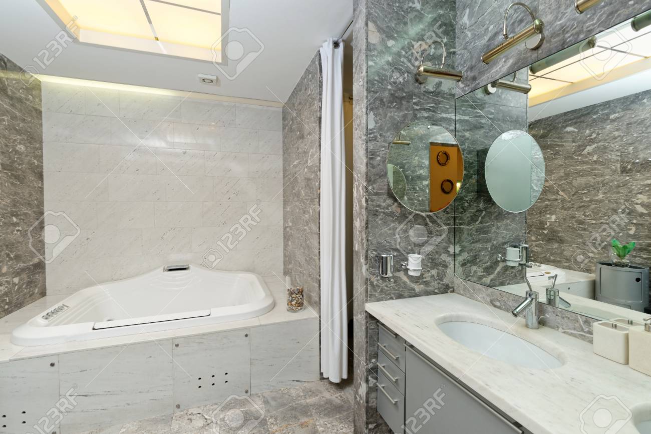 Luxus-Marmor Badezimmer-Innenraum Lizenzfreie Fotos, Bilder Und ... Luxus-Marmor Badezimmer-Innenraum Lizenzfreie Fotos, Bilder Und ...