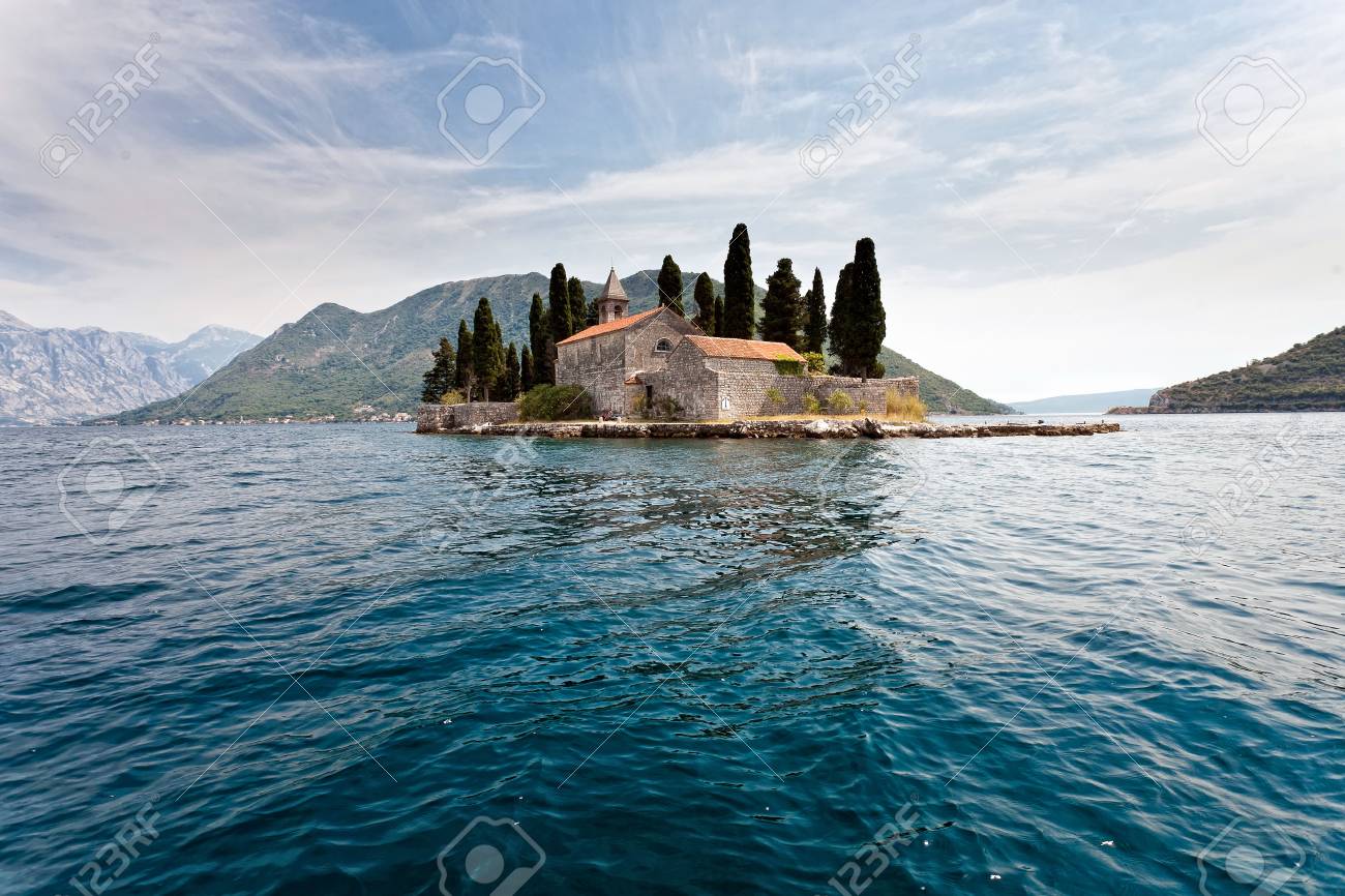モンテネグロ コトル湾で海の教会で有名な島 有名な観光地 の写真素材 画像素材 Image
