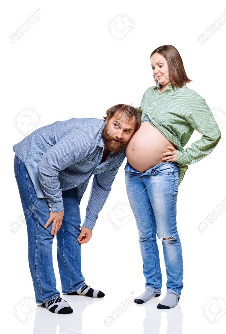 おなかに白い背景に 白い背景で隔離の妊娠中の女性と太った男 の写真素材 画像素材 Image