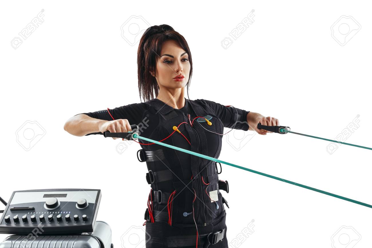 電気的筋肉刺激フィットネス女性における Ems スーツ トレーニング ケーブルと水平スラスト運動を行います 白い背景上に分離 の写真素材 画像素材 Image 電気的筋肉刺激フィットネス女性における Ems スーツ トレーニング ケーブルと水平スラスト運動を行います 白い背景上に分離 の写真素材 画像素材 Image