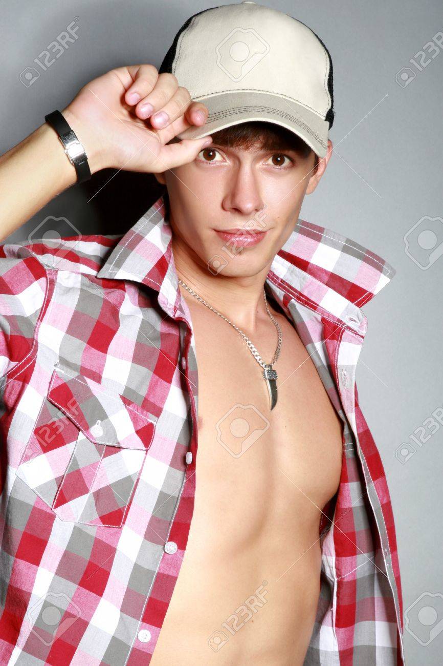 若いファッション スポーツマン体型の男モデルのキャップ の写真素材 画像素材 Image