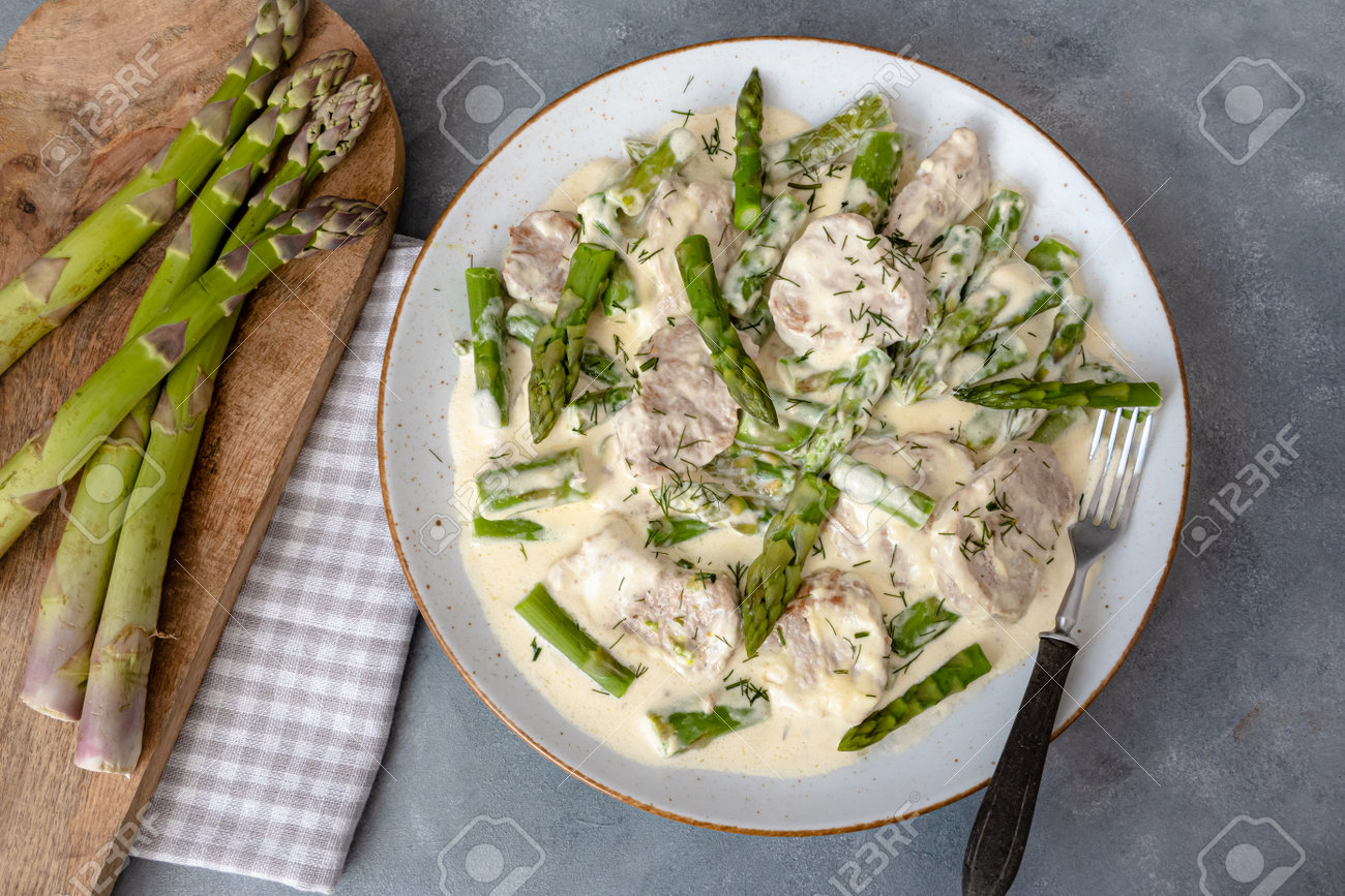 Pork tenderloin with asparagus in a cream sauce - 169664127 Pork tenderloin with asparagus in a cream sauce - 169664127