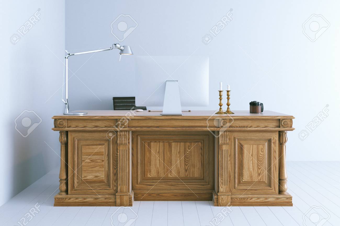 Bureau Table Moderne : Intérieur de bureau moderne avec table en bois classique d