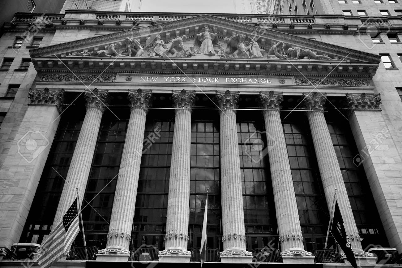 米国ニューヨーク– 2018年8月24日：マンハッタンのダウンにあるニューヨーク証券取引所のウォール街。米国ニューヨークの時価総額で世界最大の証券取引所の写真素材・画像素材  Image 154048928