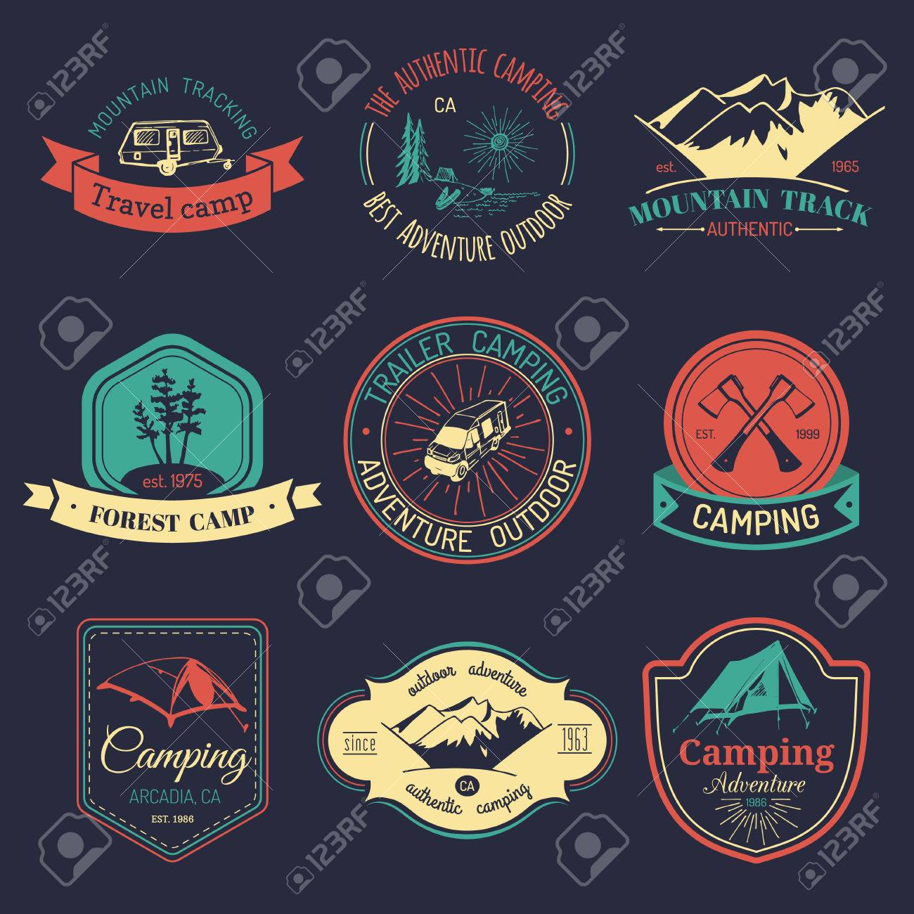 ビンテージ キャンプ ロゴのベクターを設定します 観光エンブレムやバッジ 屋外の冒険のレトロな看板コレクション のイラスト素材 ベクタ Image