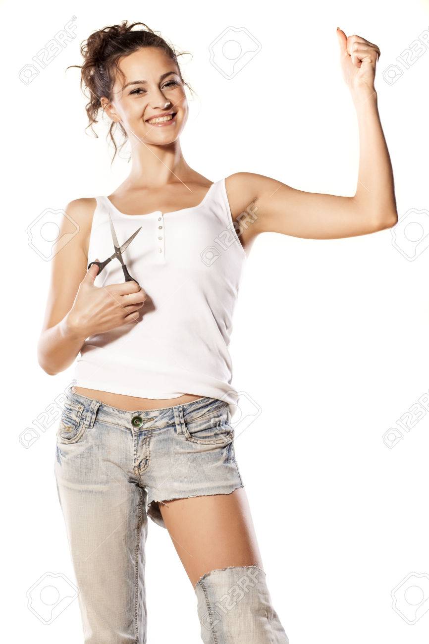 Mädchen Machen Kurze Hosen Von Ihrem Alten UND Lange Jeans Mädchen Machen Kurze Hosen Von Ihrem Alten UND Lange Jeans
