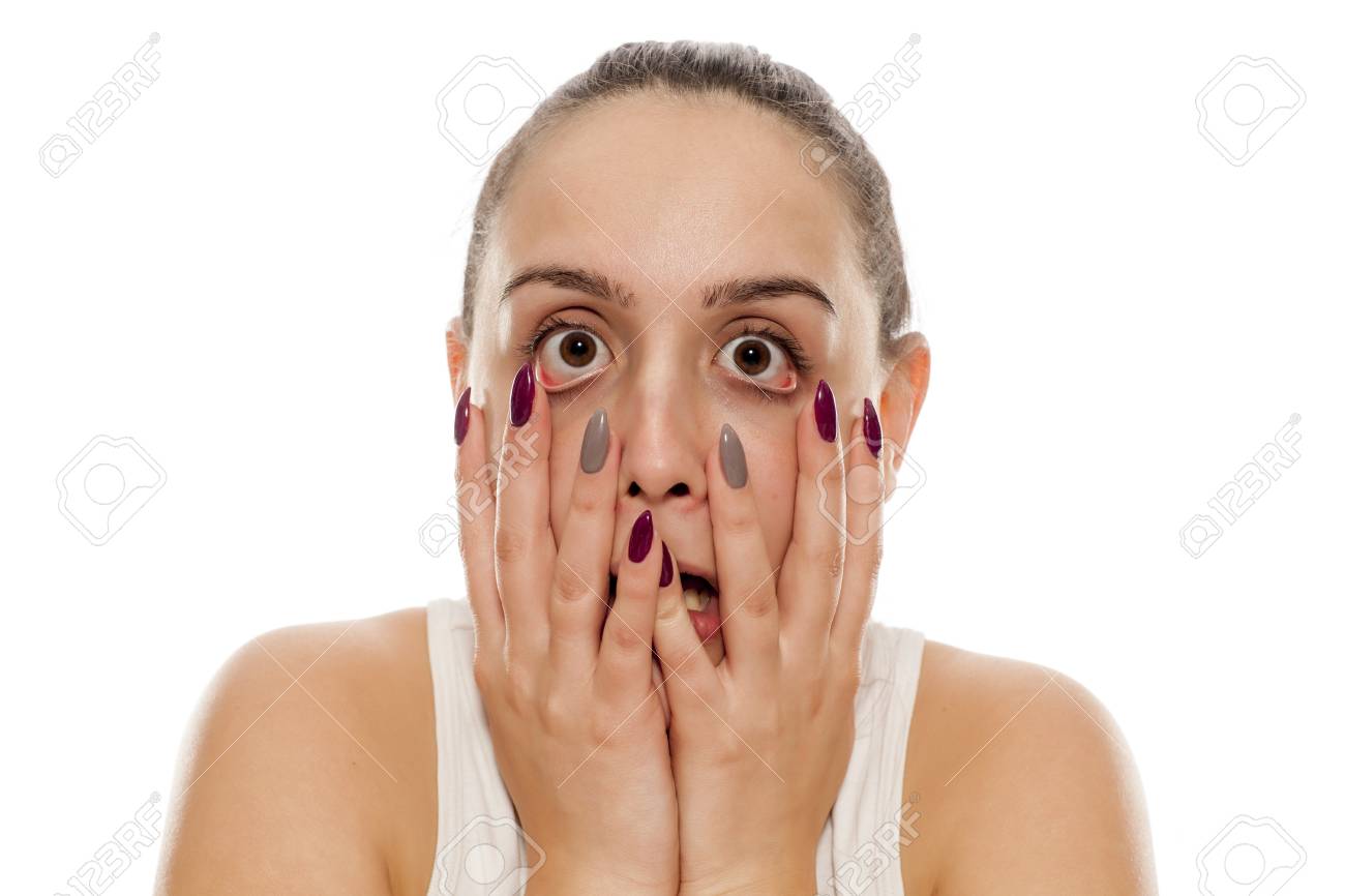 若い面白い女性が彼女の顔を伸ばす の写真素材 画像素材 Image