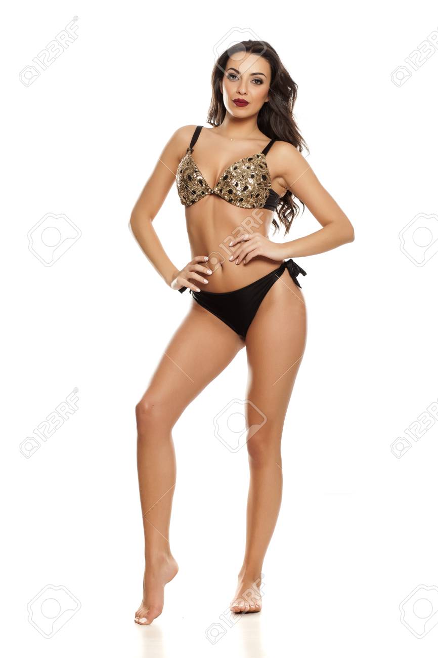 白い背景に黒いビキニで美しいファッションモデル の写真素材 画像素材 Image