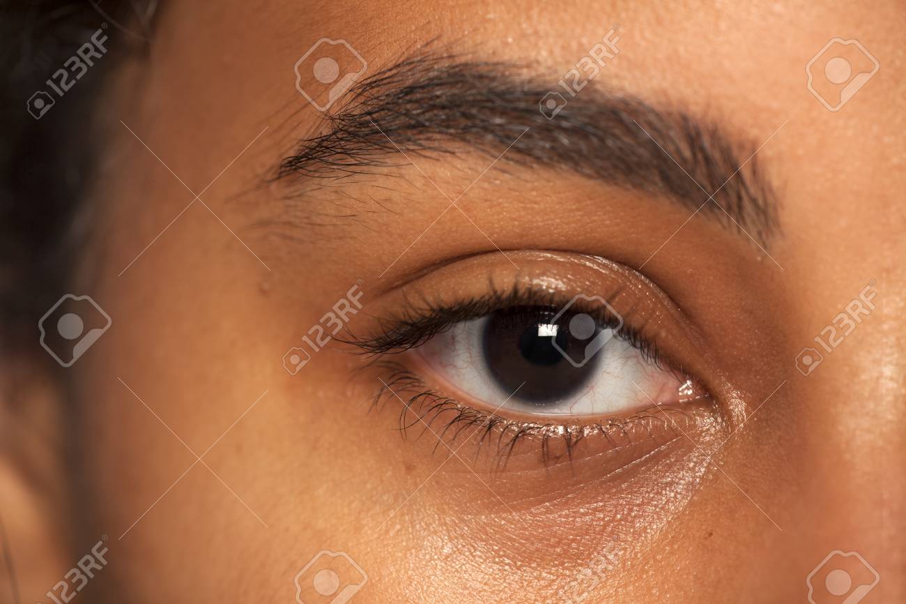 natural eyebrow and eye without makeup of dark skinned female - 121338064 natural eyebrow and eye without makeup of dark skinned female - 121338064