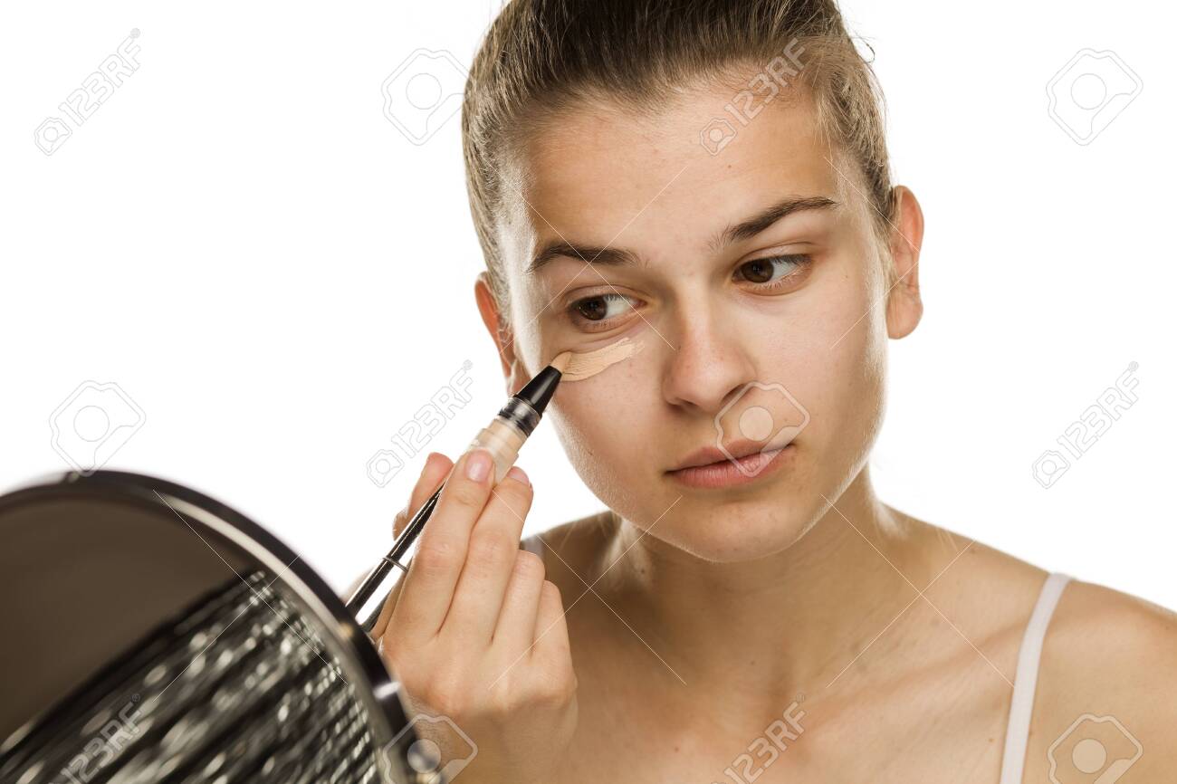 concealer with brush