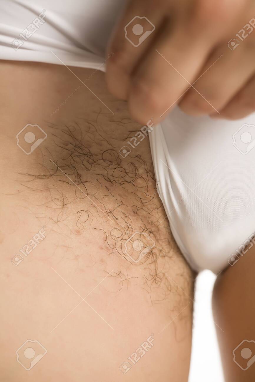 Immagini Stock - Primo Piano Di Una Giovane Donna Che Mostra I Suoi  Capelli. Image 148840062