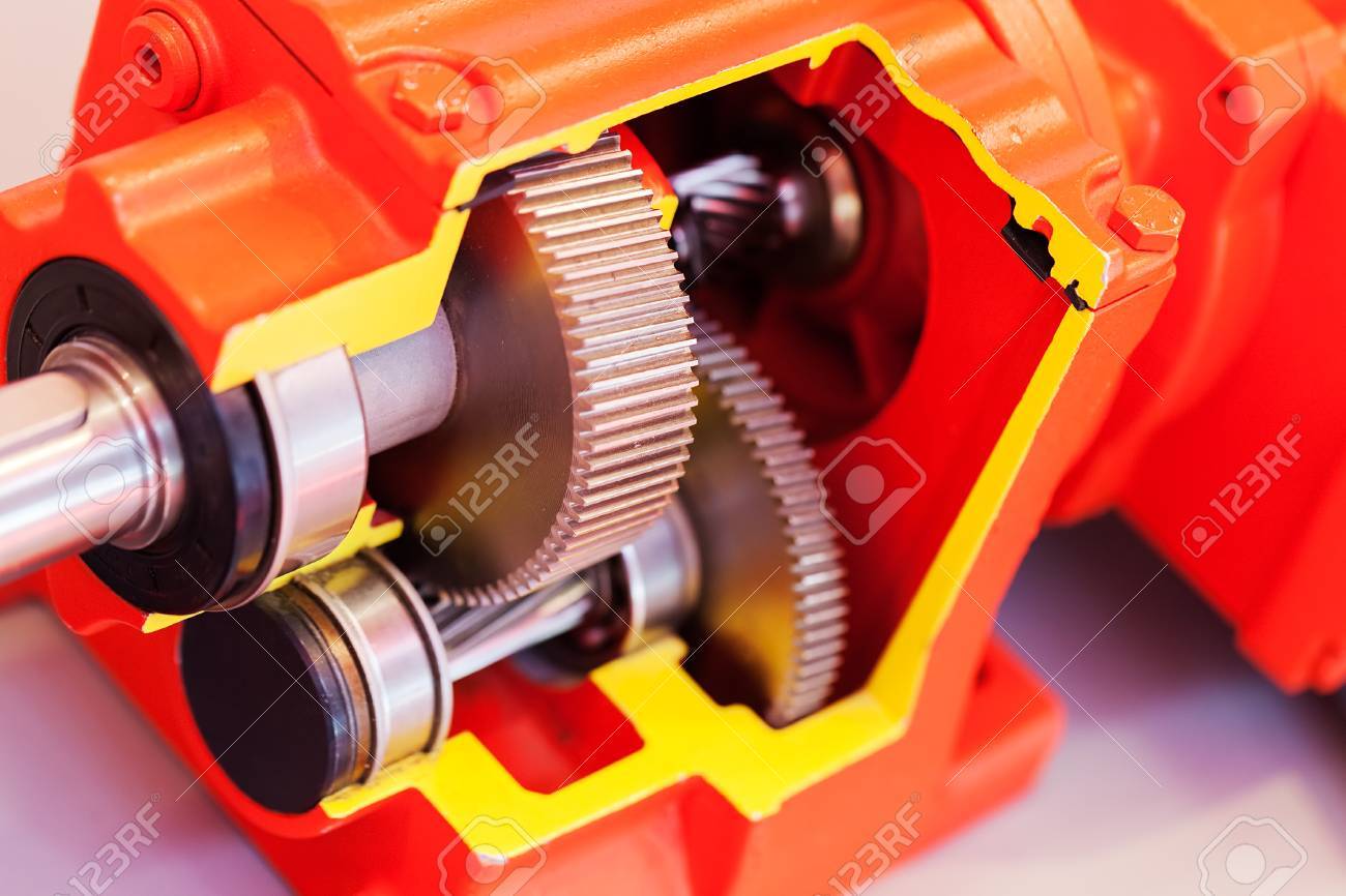 Immagini Stock Sezione Del Riduttore Verticale Con Ingranaggi Cilindrici Nota La Profondita Di Campo Image 86608889