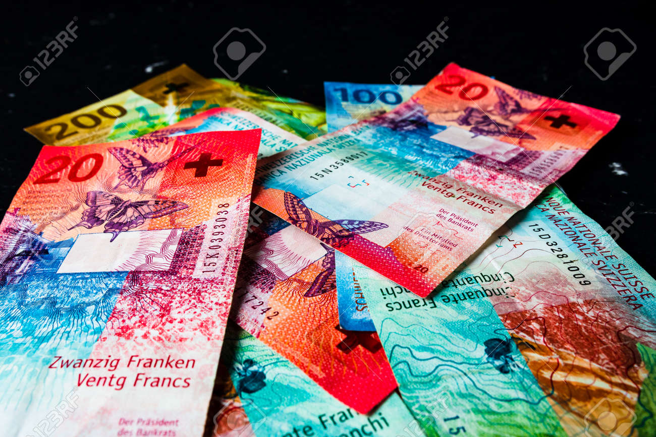スイスフラン紙幣。 CHF通貨、世界のお金の概念の写真素材・画像素材 Image 180105442
