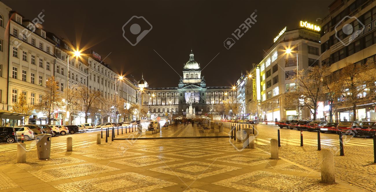 Vue De Nuit De La Place Venceslas Dans La Nouvelle Ville De Prague,  République Tchèque Banque D'Images et Photos Libres De Droits. Image  34083405