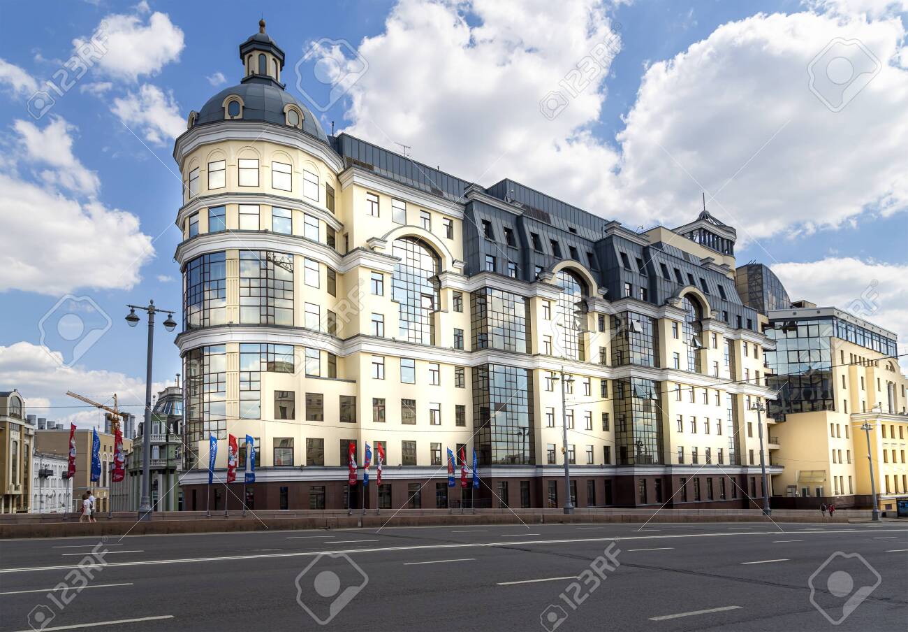 バルチュグ通りにロシア銀行の建物。モスクワ、ロシア。ロシアの銀行は、ロシア連邦の中央銀行であります, 1860年に設立されましたの写真素材・画像素材  Image 124937009