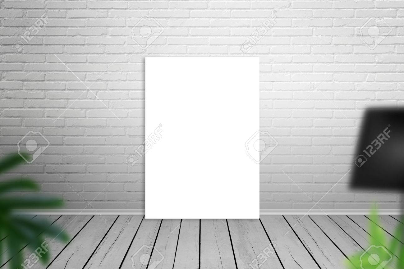 Lona De Arte Vacia Que Se Inclina En La Pared De Ladrillo Aislado Para La Maqueta Fotos Retratos Imagenes Y Fotografia De Archivo Libres De Derecho Image 83042686