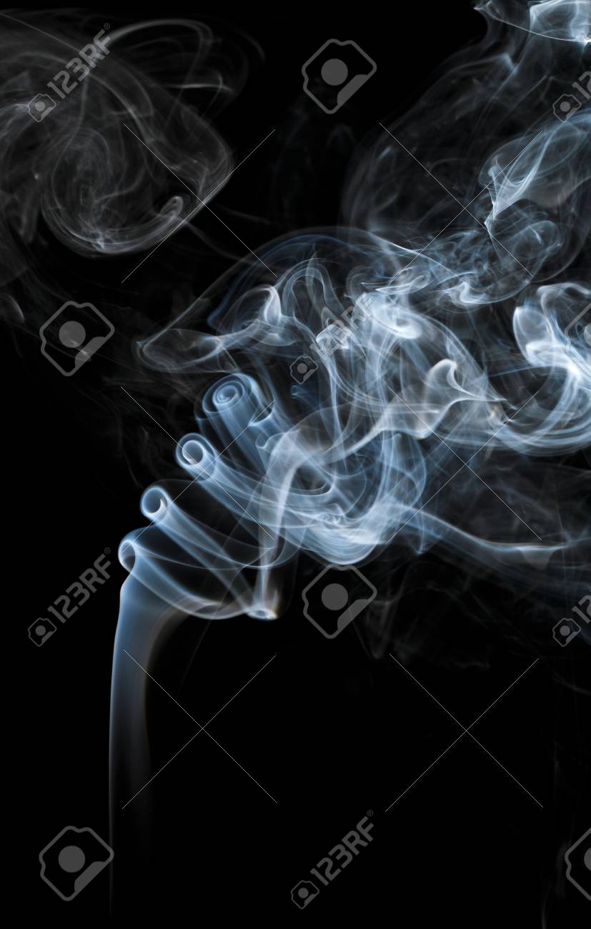 暗い背景に抽象的な光の煙 の写真素材 画像素材 Image