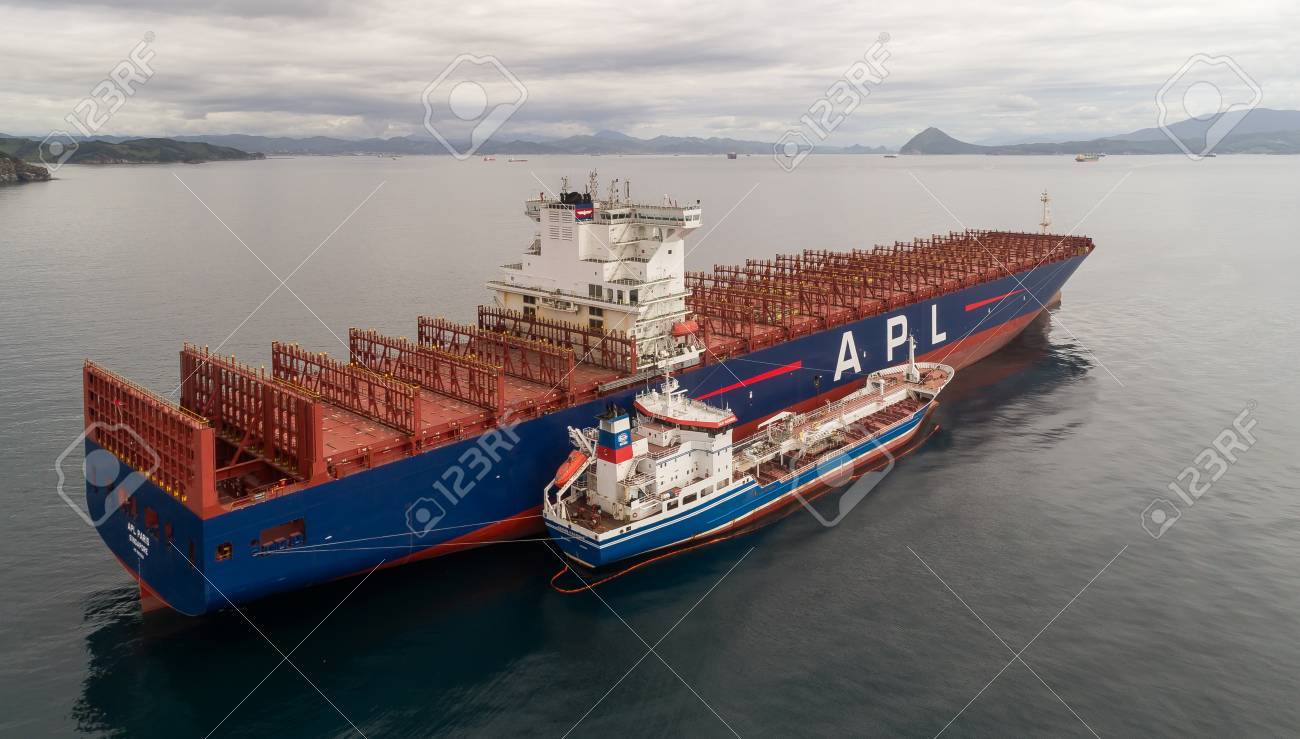 ナホトカ ロシア 17 年 8 月 11 日 バンカー タンカー ナホトカ号アンプー Apl パリの大型コンテナー船 の写真素材 画像素材 Image