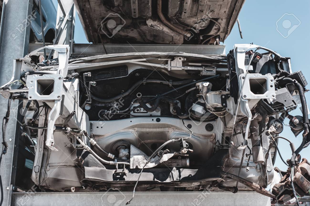 自動車部品の解体ヤード の写真素材 画像素材 Image