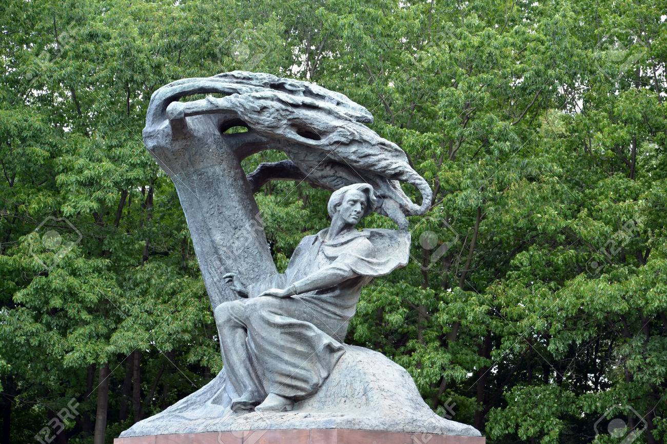 Памятник шопену в варшаве
