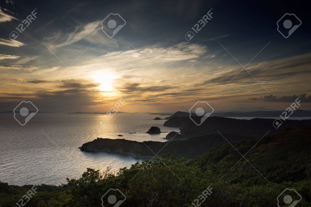 ロシア極東ガモフ半島の名前です 日本海の美しい夕日 の写真素材 画像素材 Image