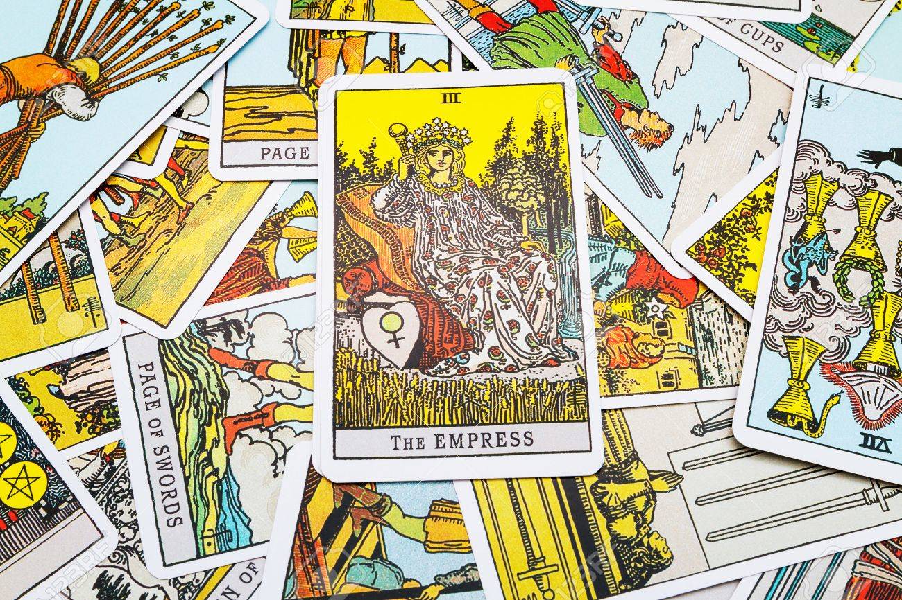 Tarot cards Tarot, the empress card in the foreground. - 45132906 Tarot cards Tarot, the empress card in the foreground. - 45132906
