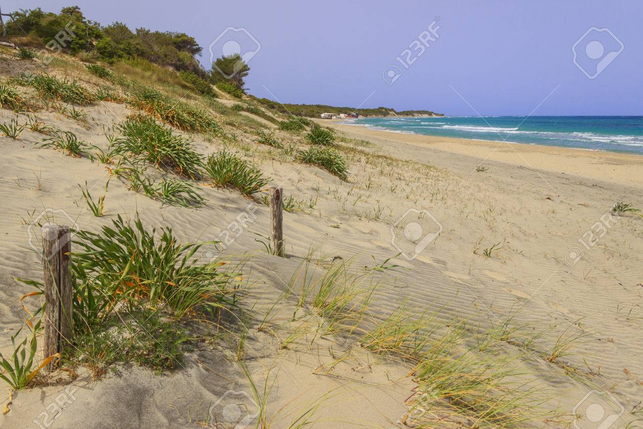 Le Più Belle Spiagge Sabbiose Della Pugliasalento Alimini Beach Italia Lecce Da Torre Dellorso E Otranto La Costa Sabbiosa è Caratterizzata Da