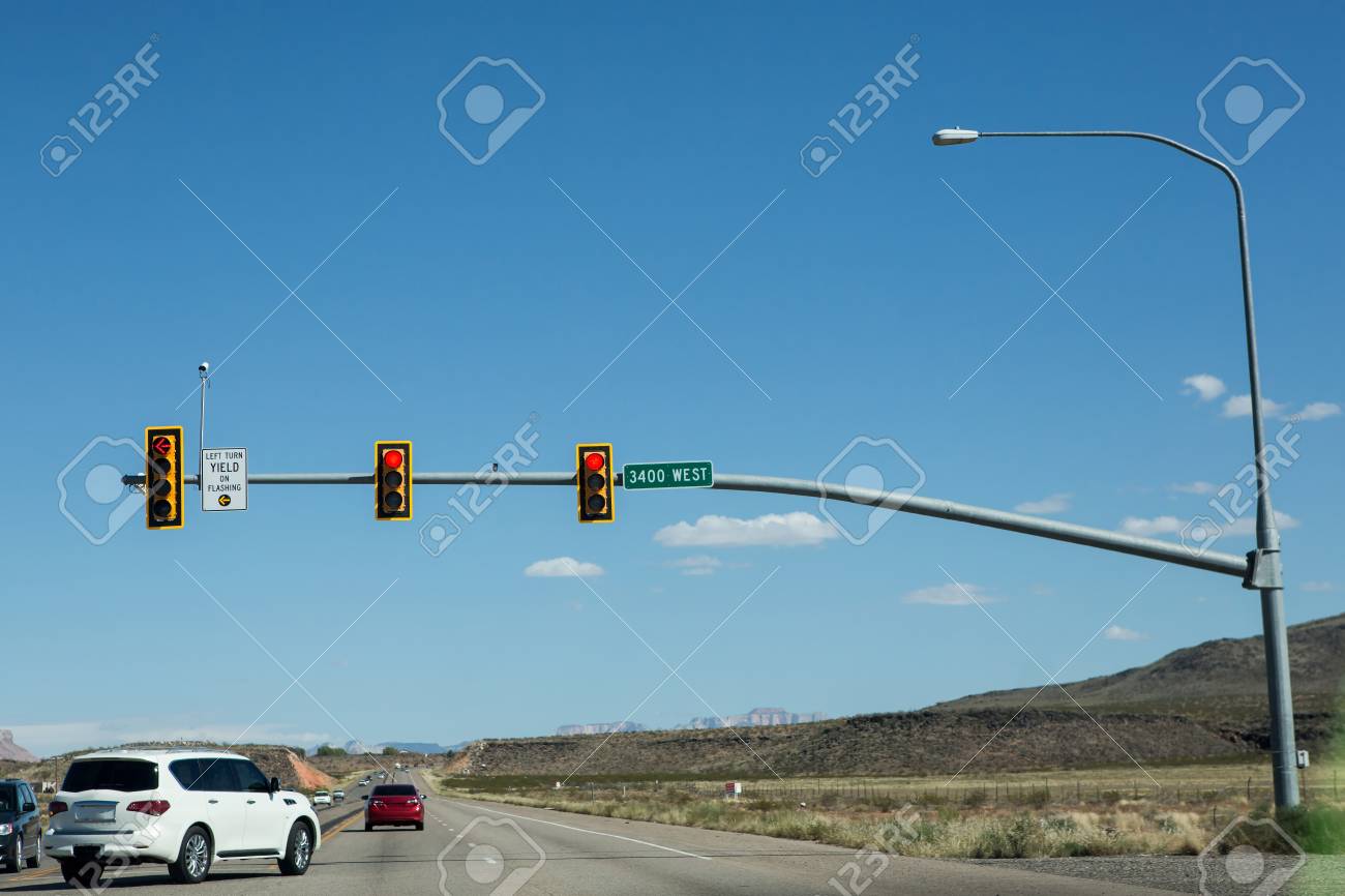 アメリカの青空の信号ポスト の写真素材 画像素材 Image