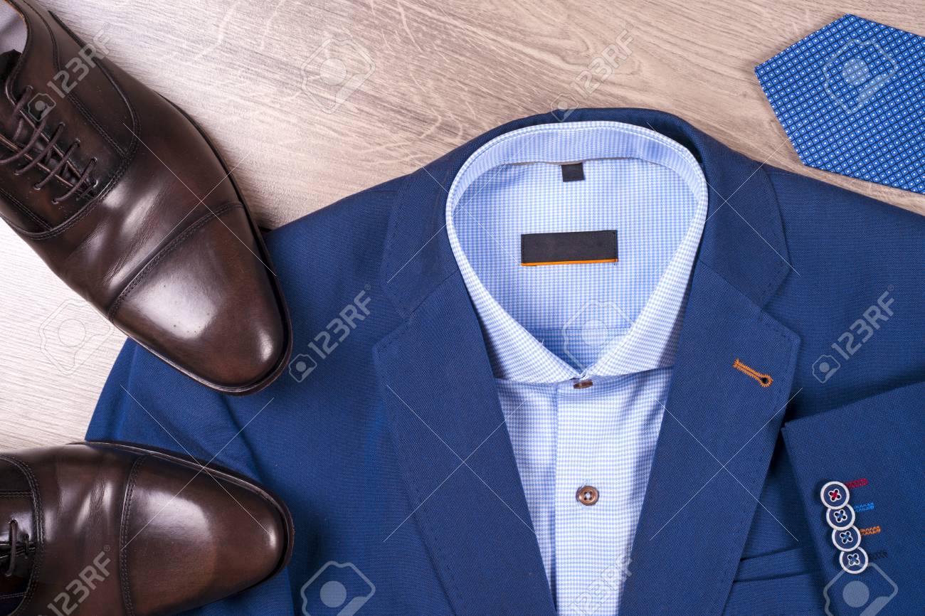 Combinación De Traje Azul Con Zapatos Cafés Camisa Combinar