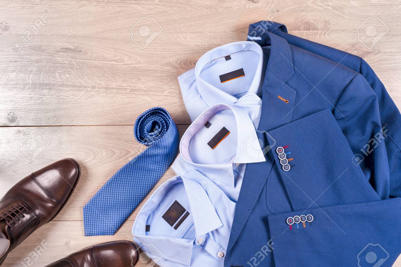 chaussure marron costume bleu