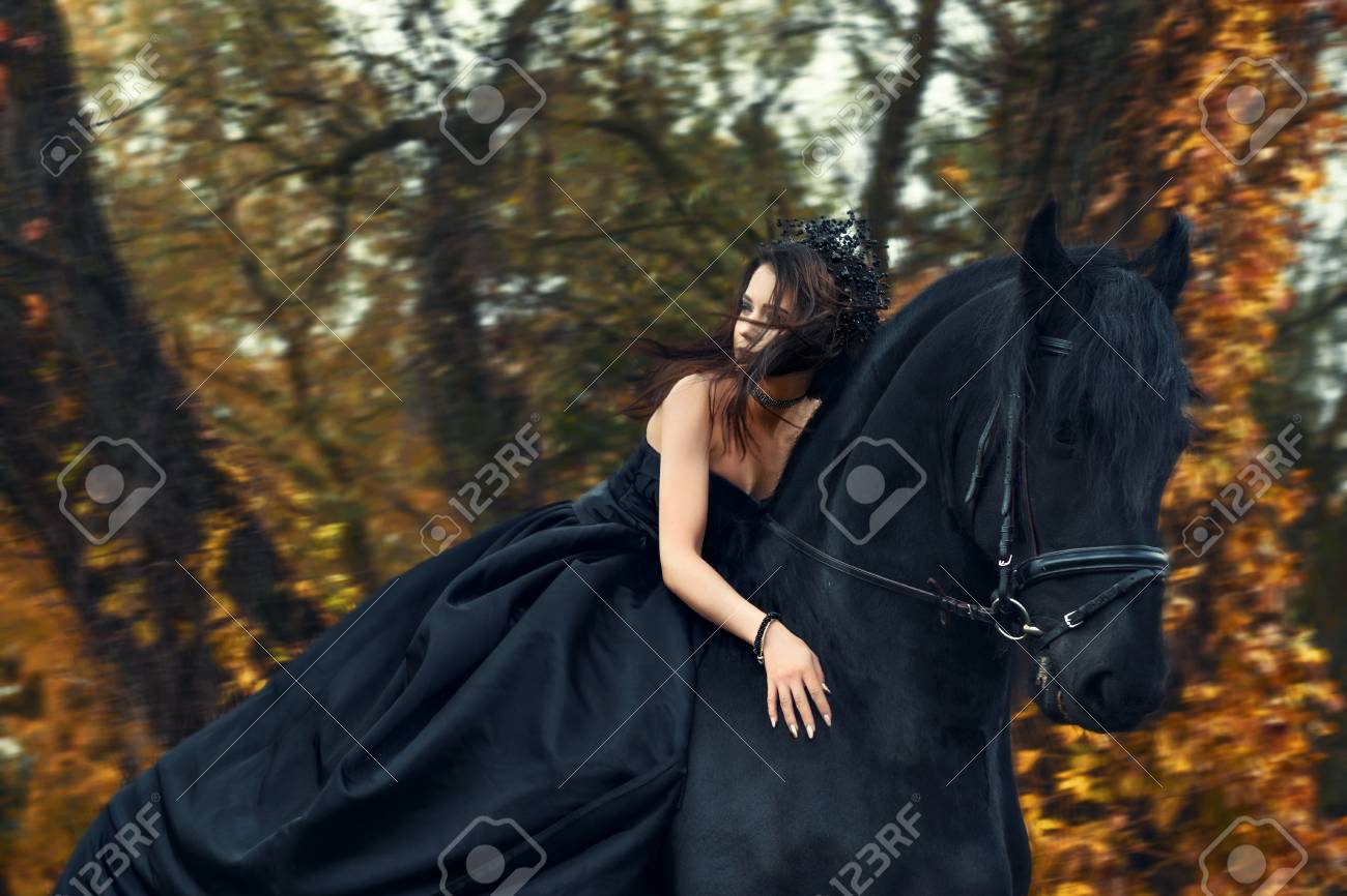 robe noire cheval