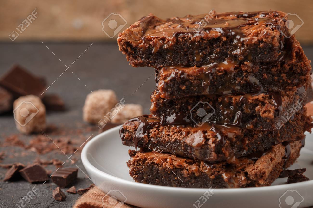 Lutin Gateau Fait Maison Avec Du Chocolat Et Du Caramel Dessert Americain Mise Au Point Selective Banque D Images Et Photos Libres De Droits Image