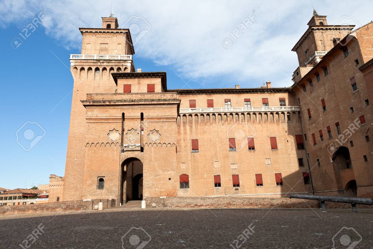 イタリアのフェラーラで エステンセ城の午後ビュー の写真素材 画像素材 Image
